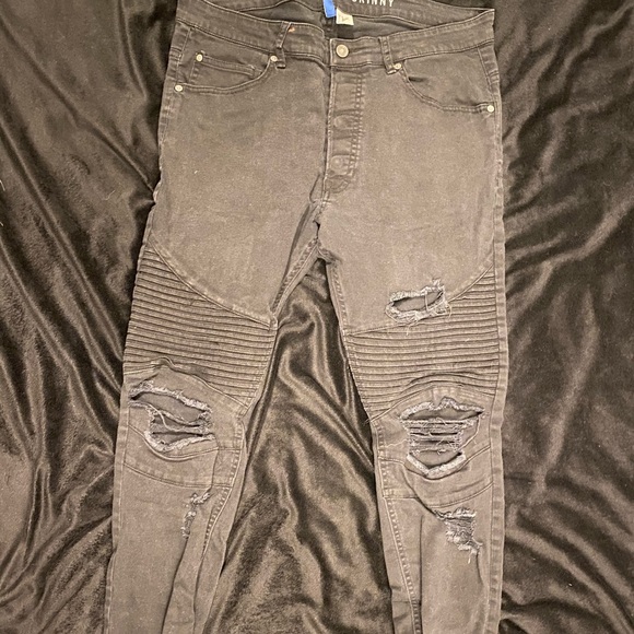 Black distressed jeans - Picture 2 of 2